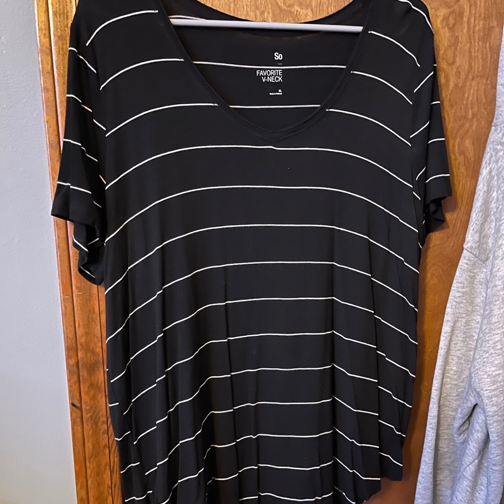 striped v-neck tee